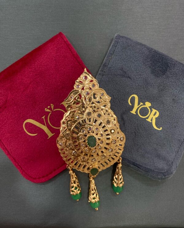 Broche traditionnelle